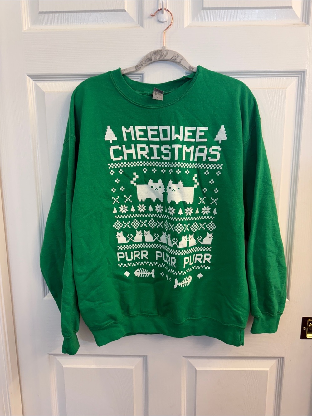 Gildan Green "Meowee Christmas" Cat Graphic Sweatshirt